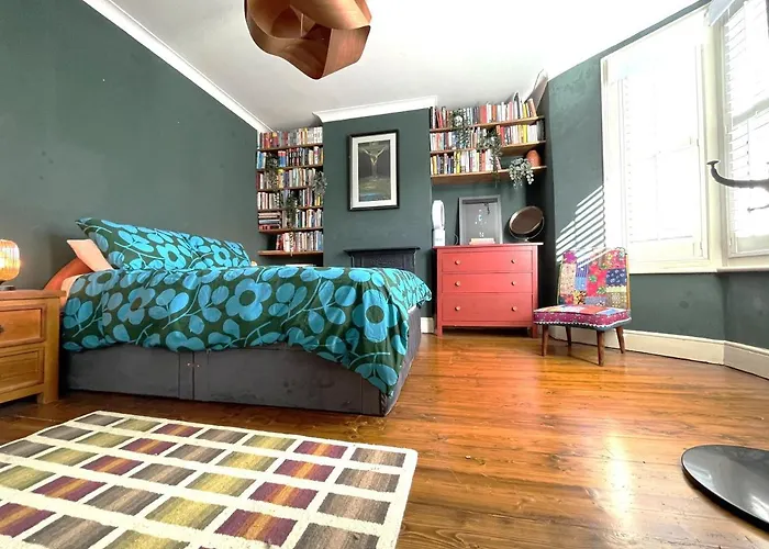 Cosy Period Bristol Property With Spacious Garden